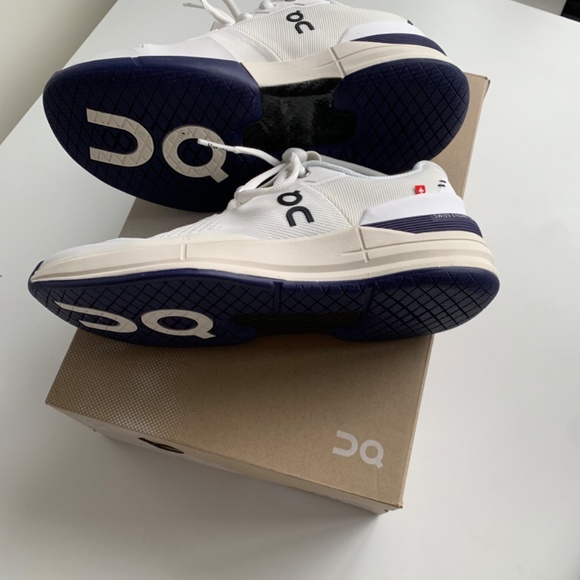 On Cloud ROGER Federer Pro - Women’s Tennis Sneakers - 7.5 - Picture 6 of 7